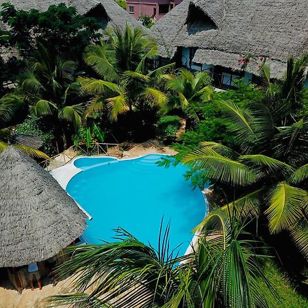 Готель Tropical Нунгві Екстер'єр фото